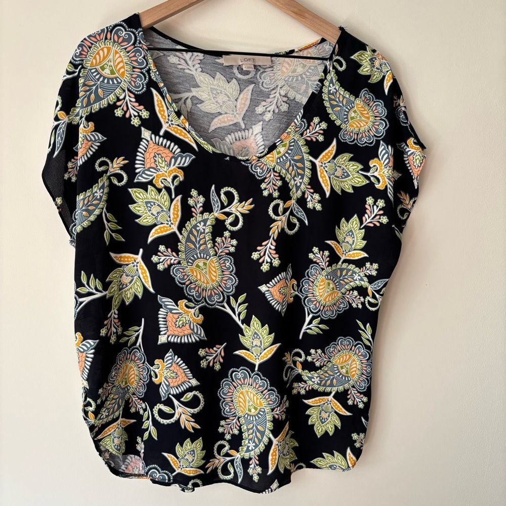 LOFT Medium Floral Paisley V-Neck Short Sleeve Blouse Lightweight Shirt
